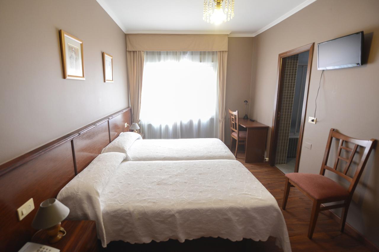 Hospedaxe A Vila โปบราโดคารามิงยาล ภายนอก รูปภาพ